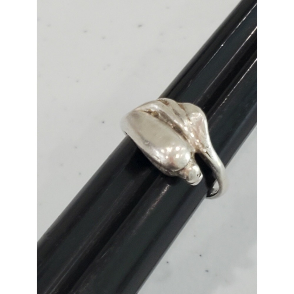 Vintage Sterling silver ring with dolphin Sz. 5.5
